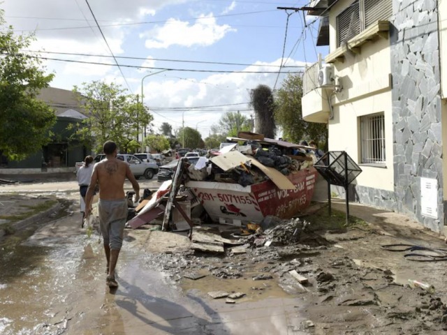 Baha Blanca: son 15 los muertos y buscan a ms de 100 personas